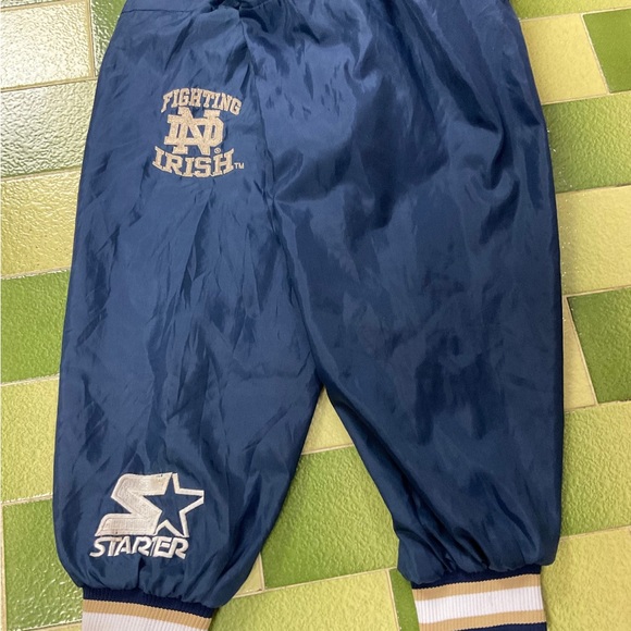 NOTRE DAME VARSITY PULLOVER - Picture 4 of 5